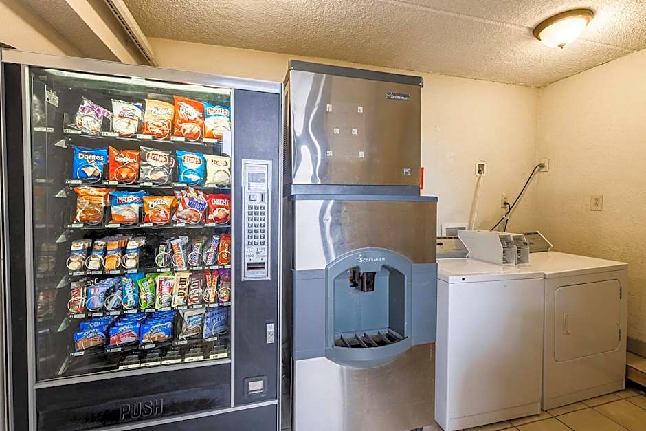 Red Roof Plus Nashville North - Goodlettsville