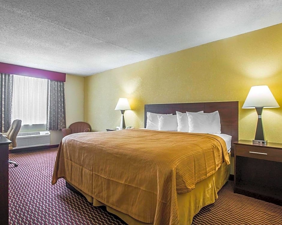 Photo 1 of 5 of Standard King Room - Smoking