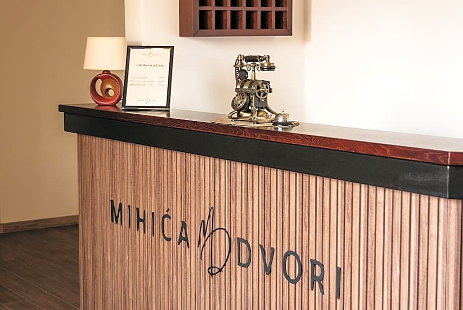 Pansion Mihića dvori