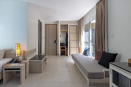 Pool Access Mini Suite