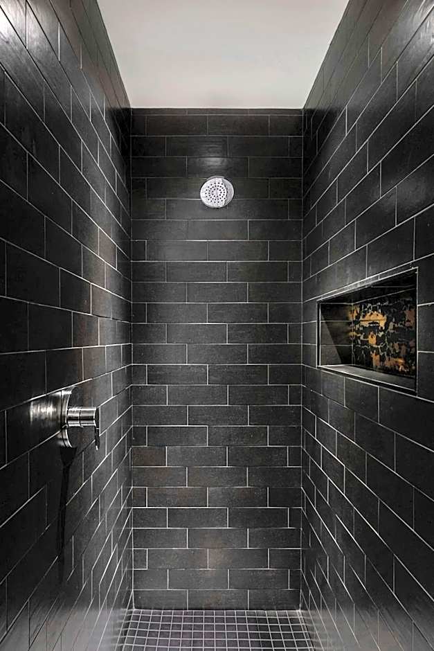 The Tess, Autograph Collection