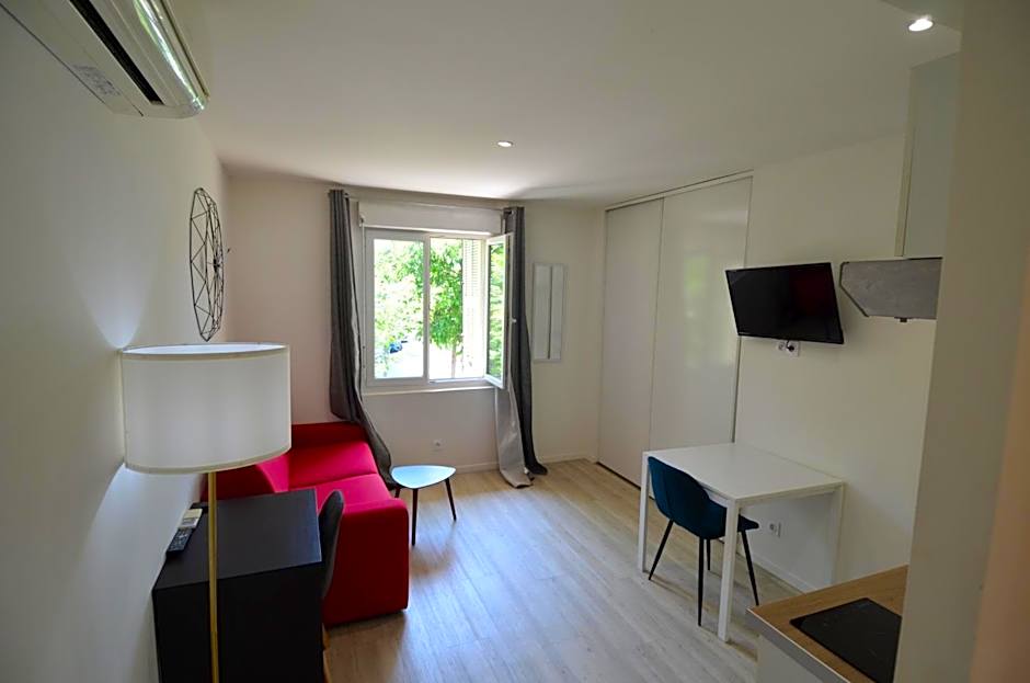 STUDIO CASSIN - next to tramway line 2 near airport