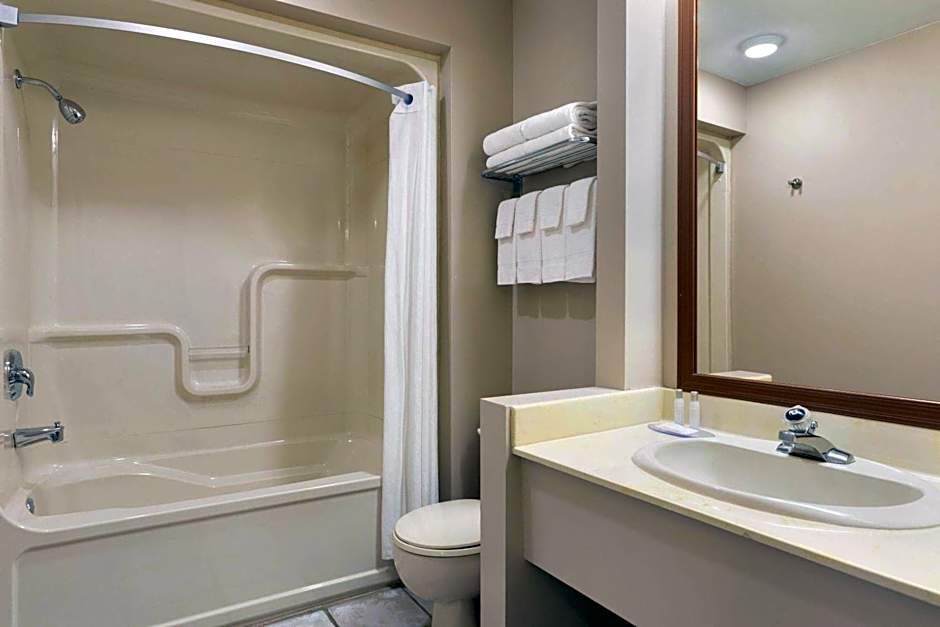 Travelodge by Wyndham Simcoe