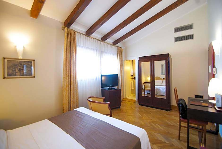 Hotel Alla Rocca Conference & Restaurant