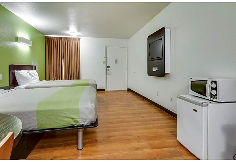 Photo 1 of 10 of 2 Queen Beds, Nonsmoking