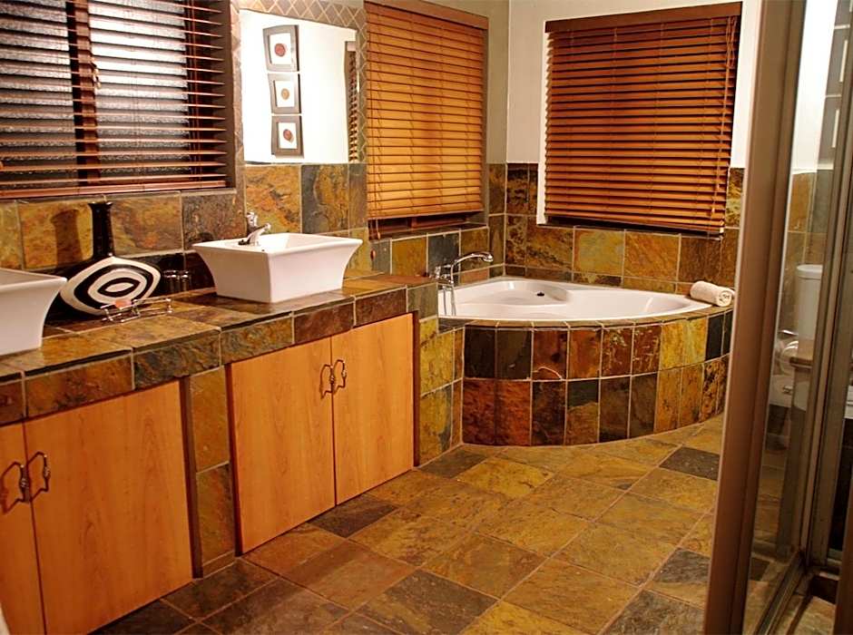 Sondela Nature Reserve & Spa Makhato Lodges