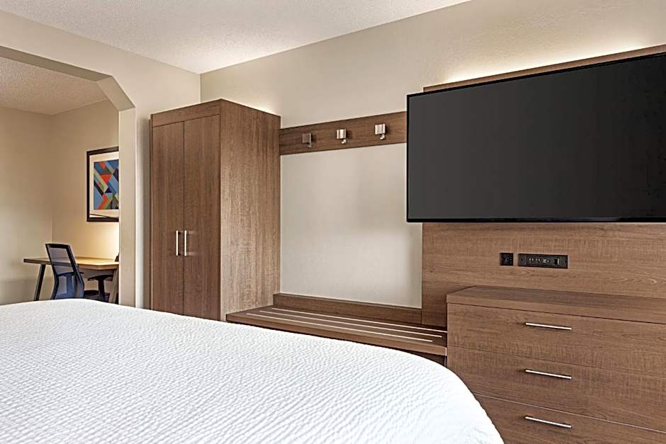 Holiday Inn Express Hotel & Suites Anniston/Oxford By IHG