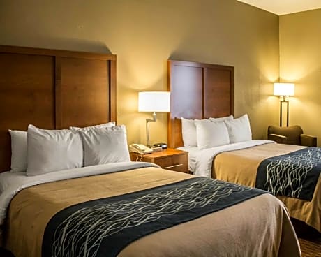 2 Double Beds
