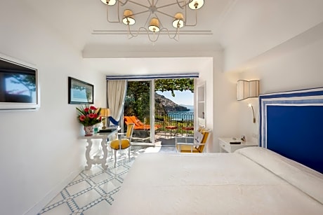 Classic Double or Twin Room with Terrace and Sea View