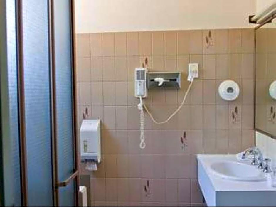 Lamplighter Motel And Apartments