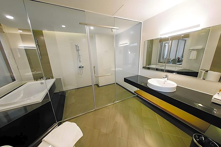 Duc Huy Grand Hotel and Spa