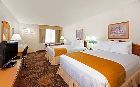 Queen Room with Two Queen Beds and Bath Tub - Mobility/Hearing Accessible - Non-Smoking