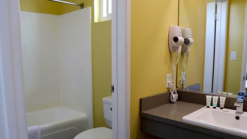 Hometel Suites