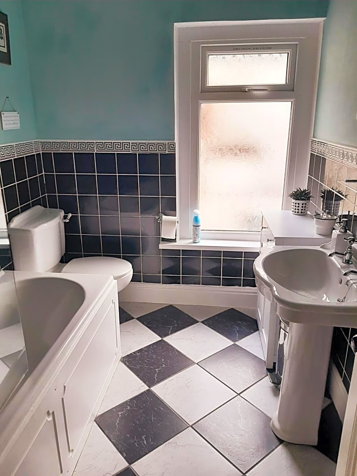 Tŷ Selah, Rugby Ave, Neath