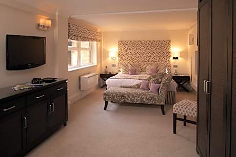 Executive Three-Bedroom Apartment