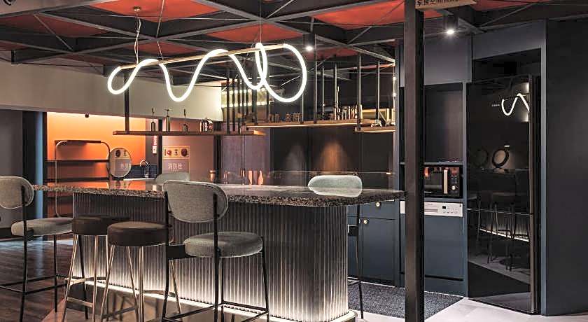 OLAH Poshtel Taichung Station