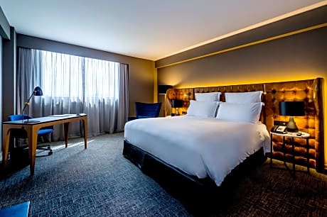 PREMIUM EXECUTIVE ROOM, access to the Executive Lounge, 1 King Size Bed