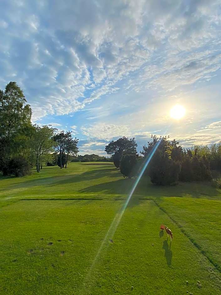 När golfklubb stugbyn