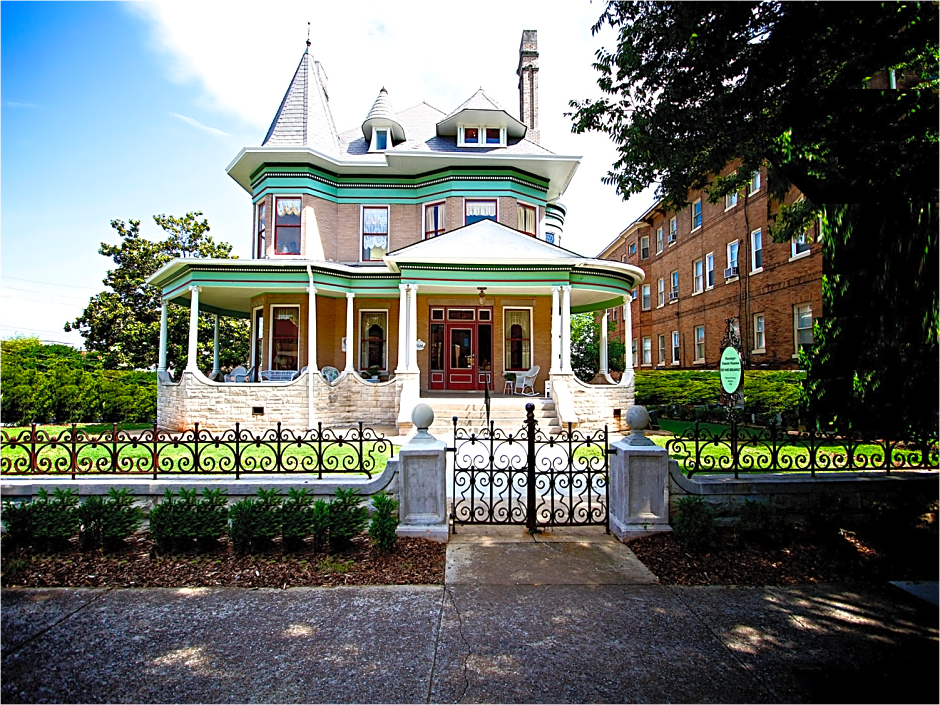Hassinger Daniels Mansion Bed and Breakfast