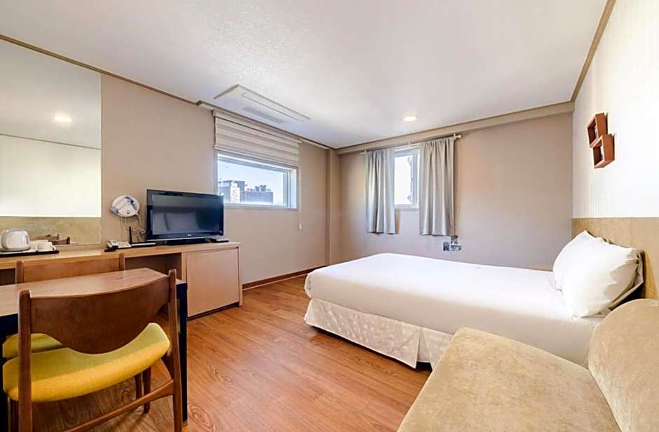Pine Hill Hotel