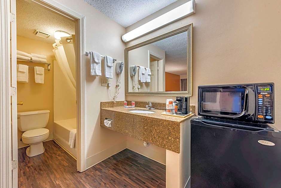 Econo Lodge Louisville Downtown