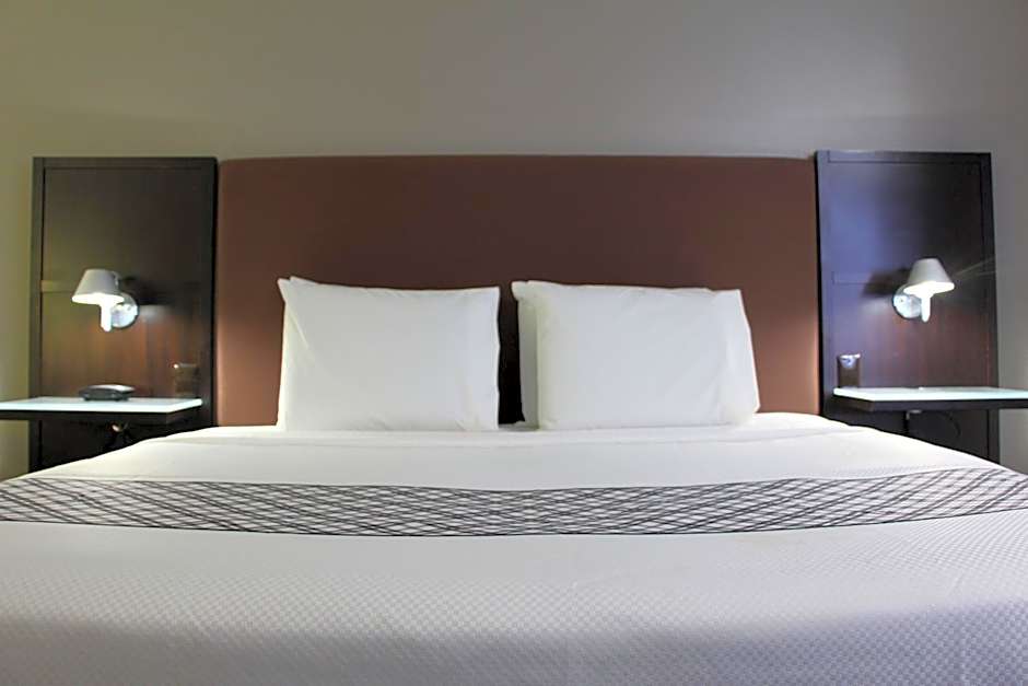 Westbridge Inn & Suites