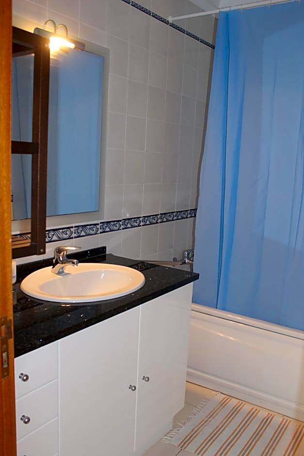 Ericeira Chill Hill Hostel & Private Rooms