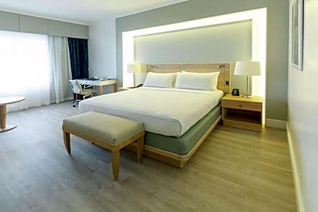 Deluxe King Room - Mobility Accessible