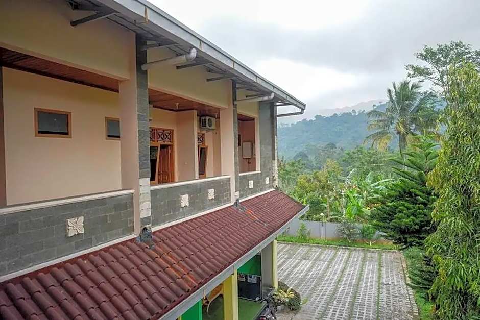 RedDoorz near Lokawisata Baturaden