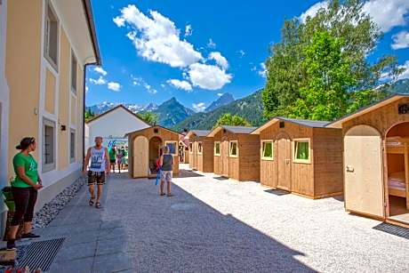 Cottage (4 Adults) with Shared Bathroom