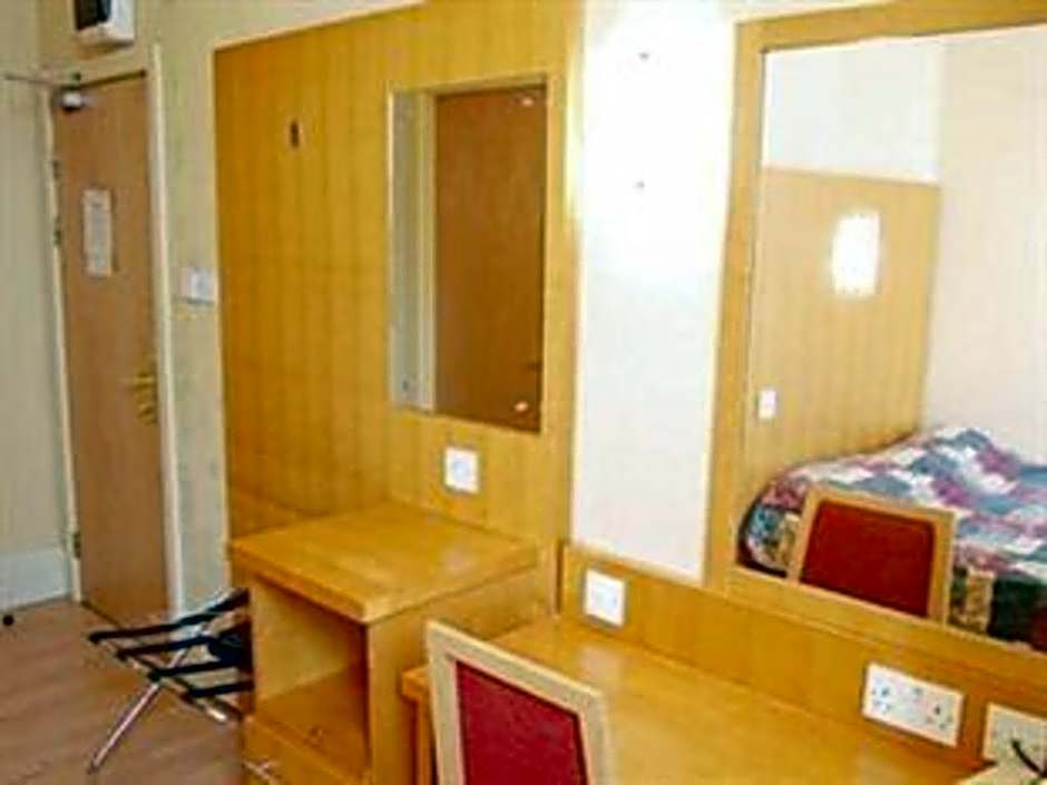 Berkeley Court Hotel