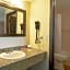 Econo Lodge Inn & Suites