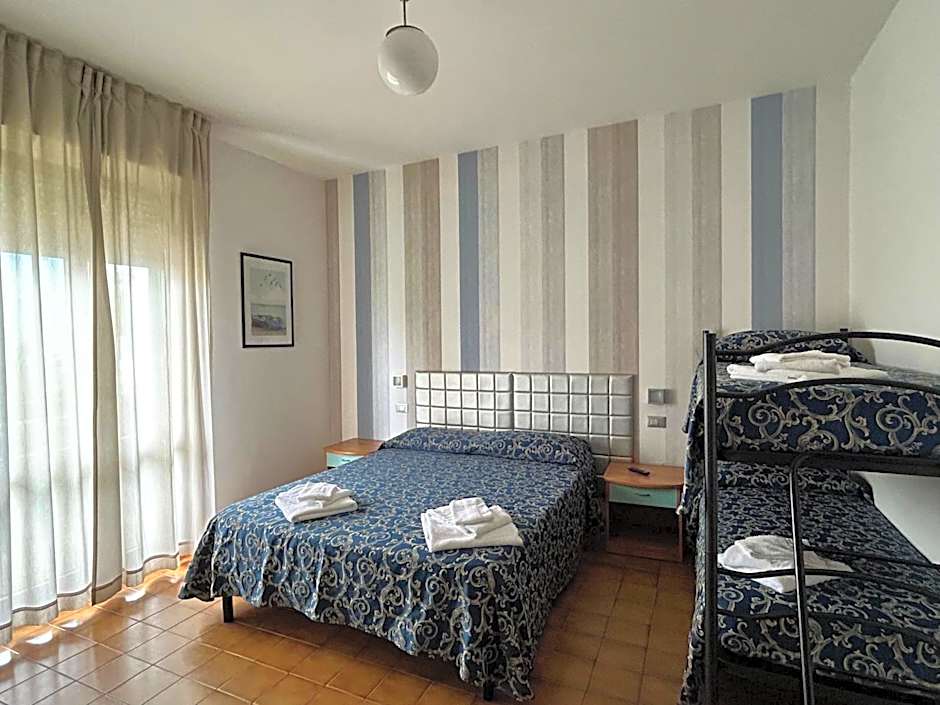 Hotel Etna - Hotel per Coppie e Famiglie con Parcheggio e Spiaggia