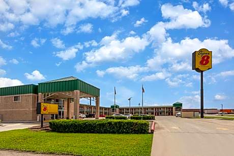 Super 8 by Wyndham Seguin