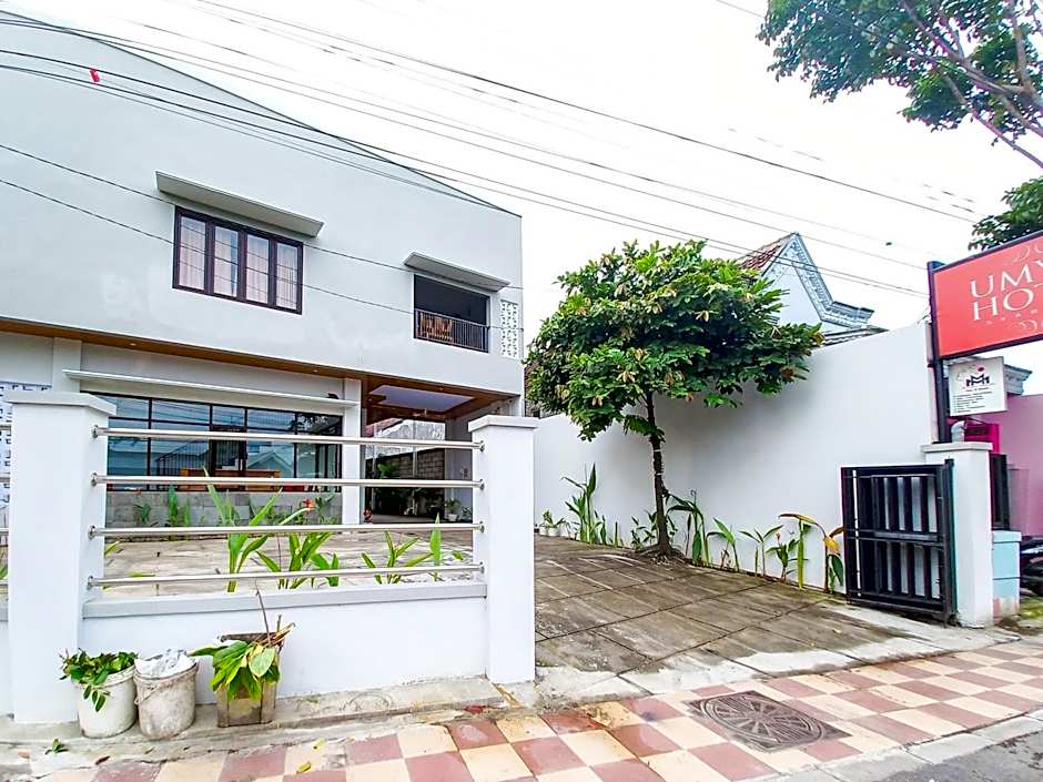 RedDoorz Plus Syariah at Umyas Hotel near Terminal Anjuk Ladang Nganjuk