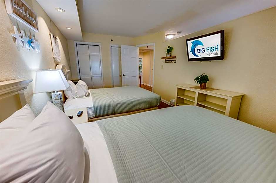 Oceanfront Views, Recently Renovated Kitchen,Pools