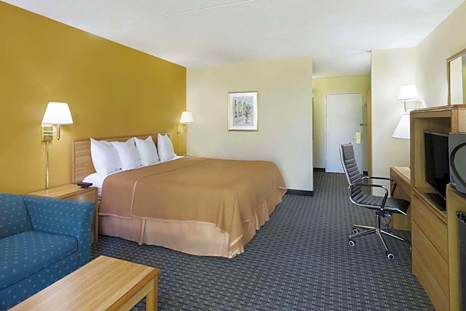 Howard Johnson by Wyndham Newburgh