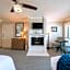 456 Embarcadero Inn & Suites