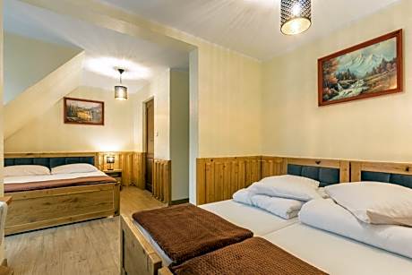 Quadruple Room with Private Bathroom