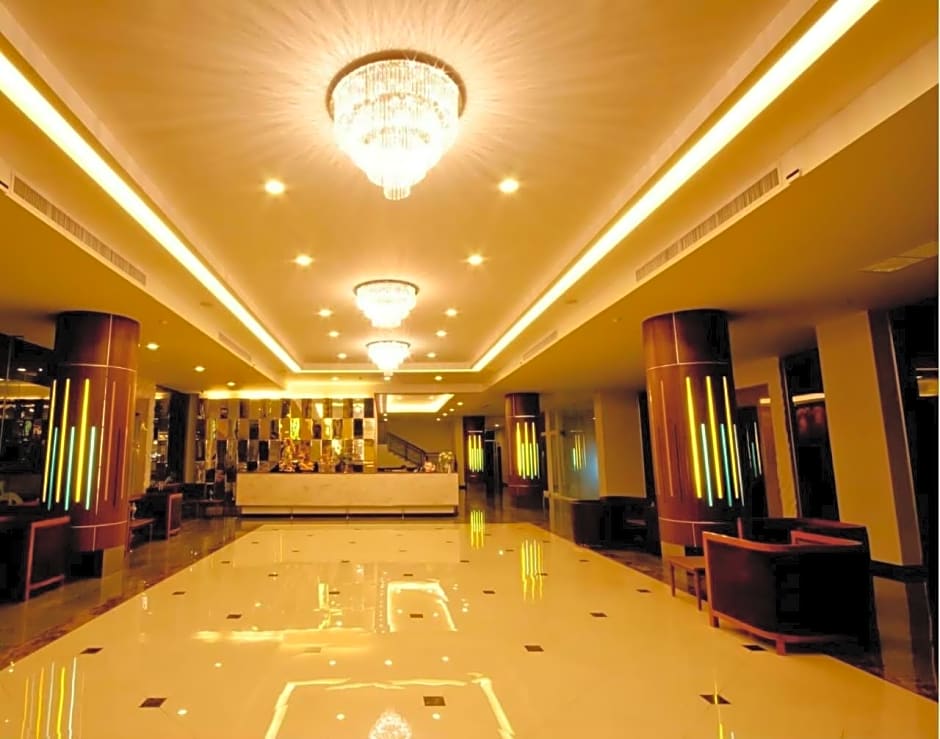 Crystal Palace Luxury Hotel Pattaya