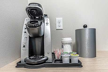 Standard King Room with Roll-In Shower - Mobility Access