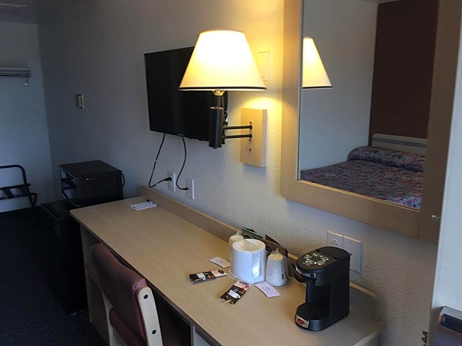 Travelodge by Wyndham Raton
