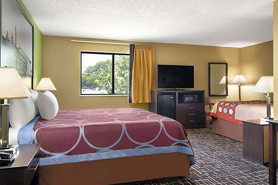 Super 8 by Wyndham Dyersville