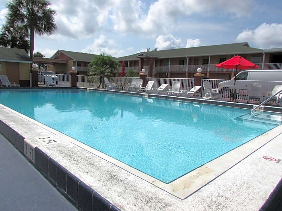 Howard Johnson by Wyndham Ft. Myers FL