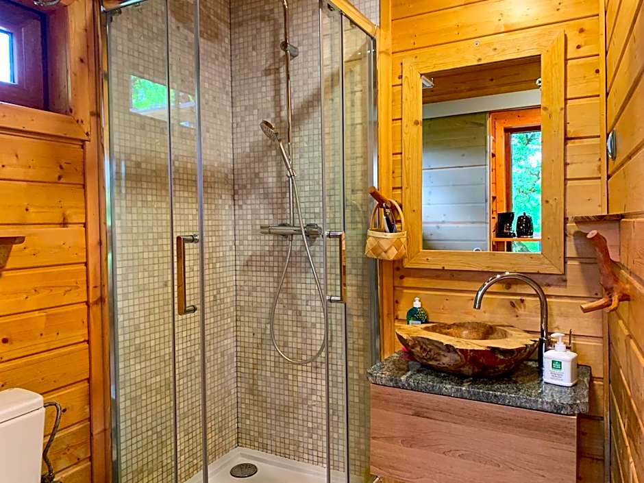 Domek na drzewie w Dolinie Uradu