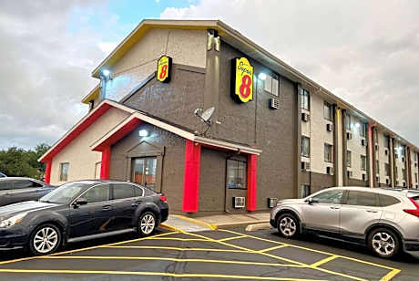 Super 8 by Wyndham Cedar Rapids