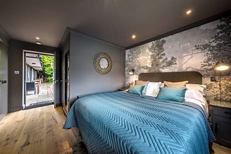 Deluxe Double or Twin