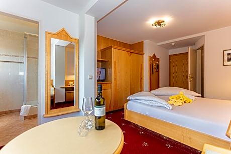 Classic Quadruple Room