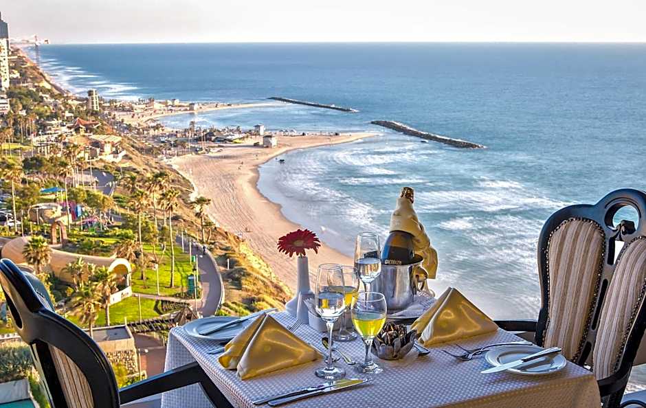 The Seasons Hotel -Studio & Suite