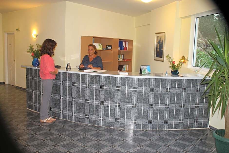 Amfitriti Hotel & Studios